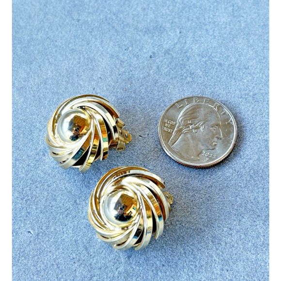 Vintage Gold-tone Spiral Swirl Design Clip On Earrings - Picture 12 of 12
